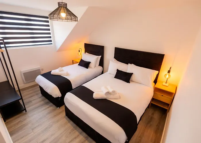 Contemporary 3Br Flat In Watford