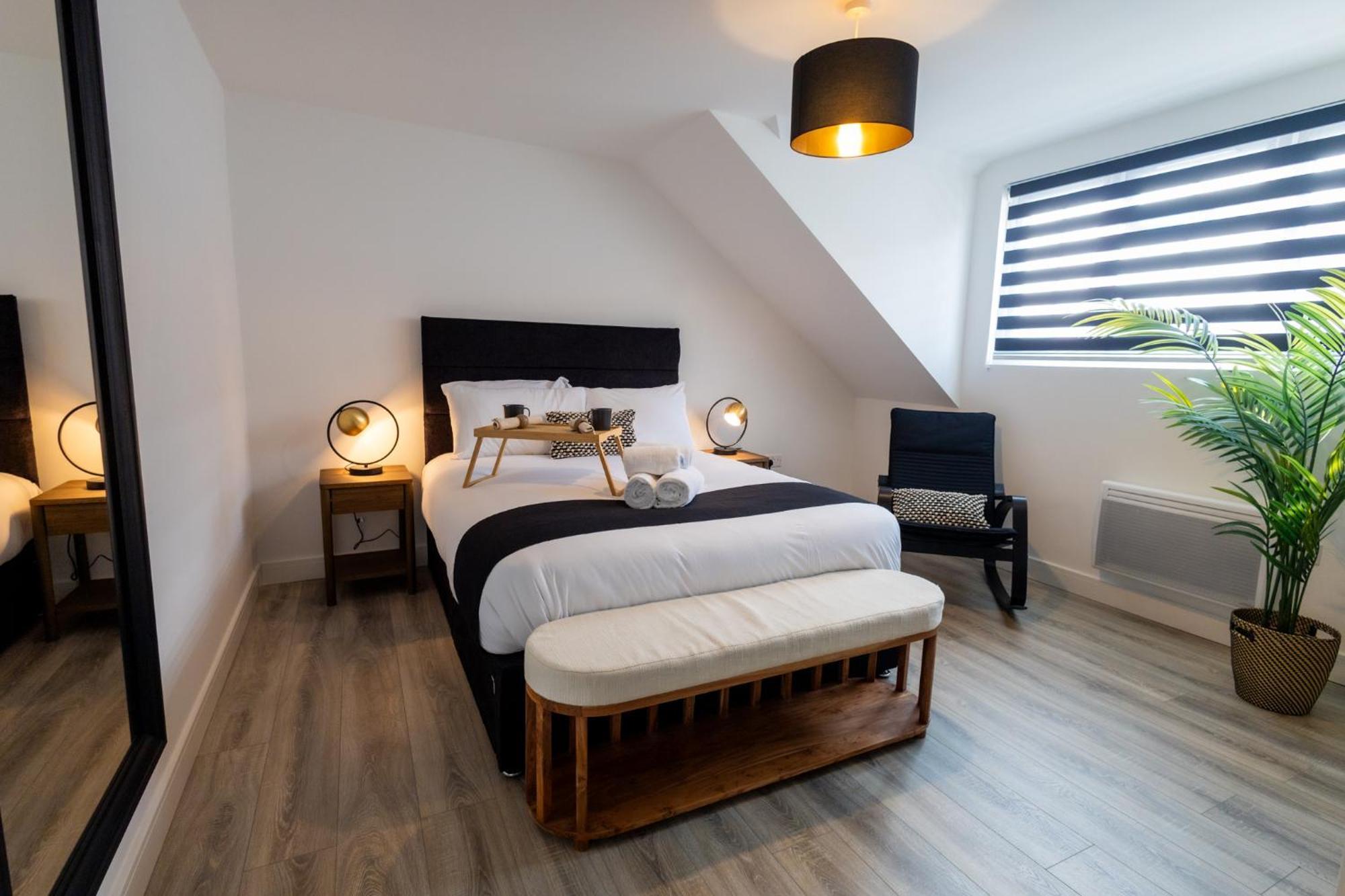 Contemporary 3br Flat In Watford Apartment