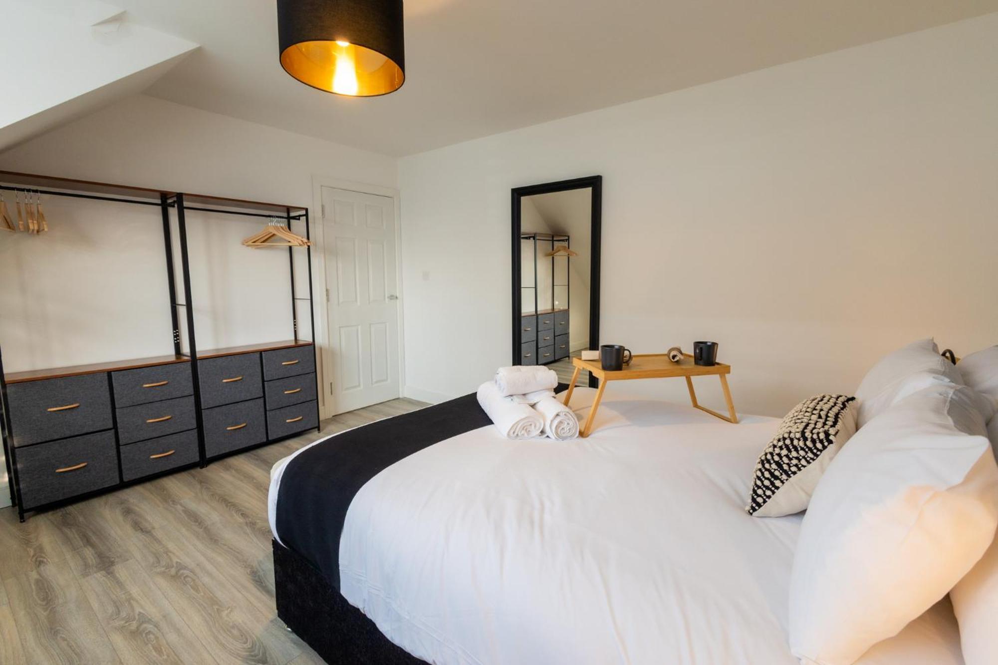 Contemporary 3br Flat In Watford Apartment *